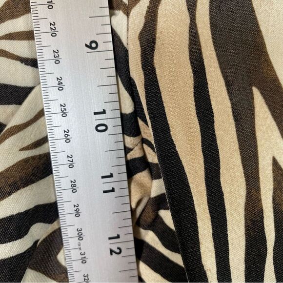 Chico's So Slimming Zebra Print Crop Pants Size 0.5 - Picture 11 of 12